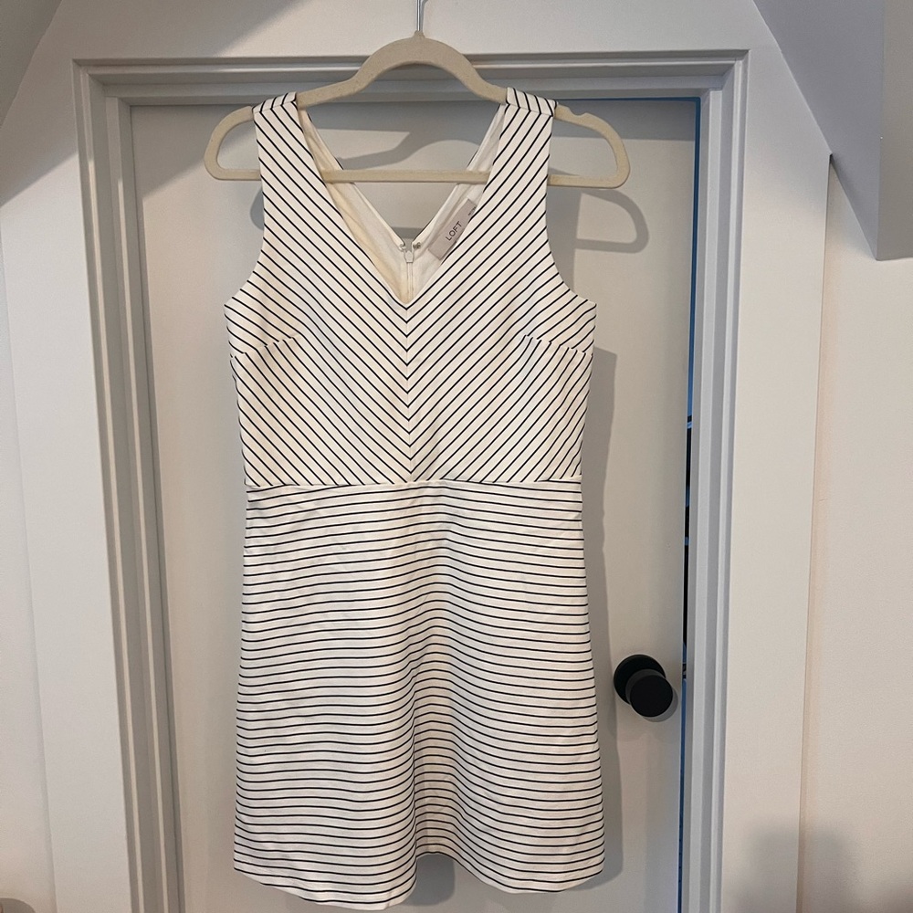 LOFT Striped Sleeveless Dress 6P Petite Black White Chevron V-Neck Zip NWT